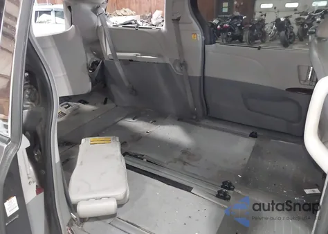 2011 Toyota Sienna Xle V6 из США, поврежденный, VIN 5TDYK3DC0BS063232